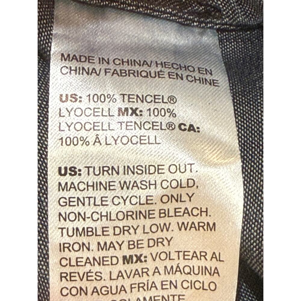 Chico's Sz 4 Lightweight Denim Button Up Shirt Blouse XXL 20/22 Tencel Lyocell - Picture 8 of 9